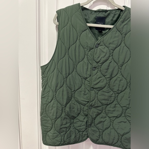 New Look | Olive Quilted Vest | Size: Medium - Picture 3 of 7